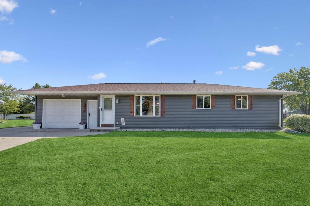 Photo of W2075 Vans COURT, Freedom, WI 54130 (MLS # 50316008)