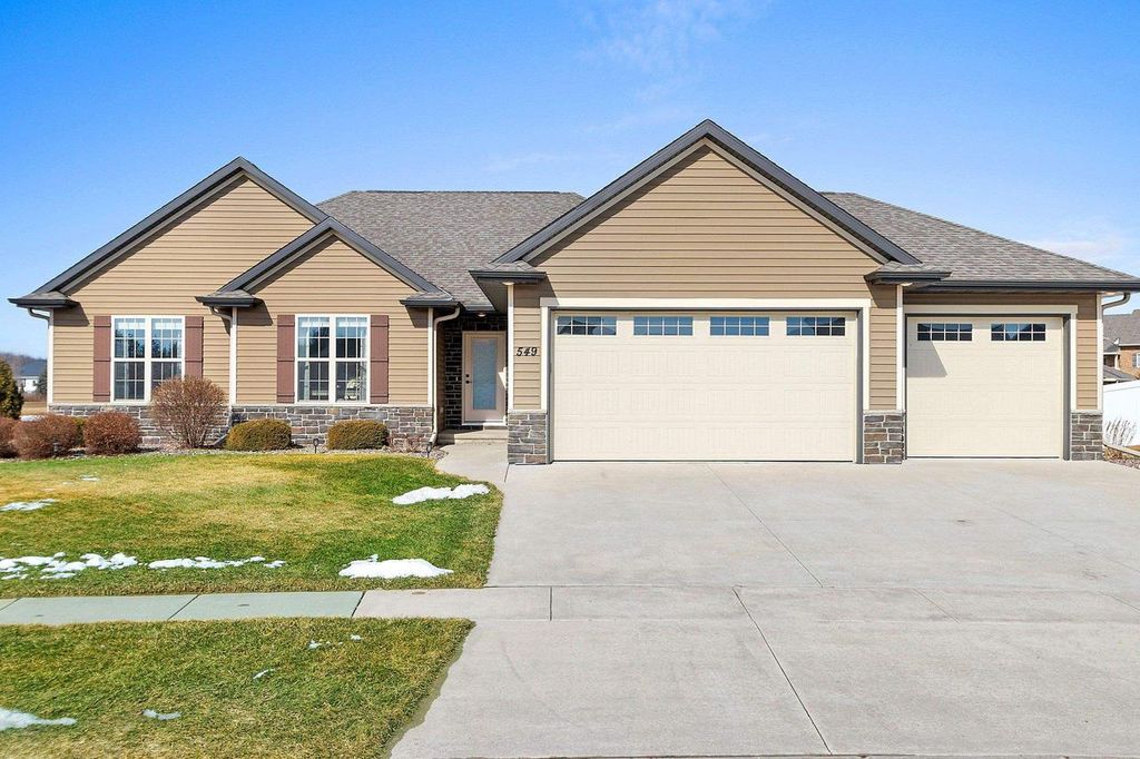 Photo of 549 Pebblestone CIRCLE, Hobart, WI 54155 (MLS # 50321911)