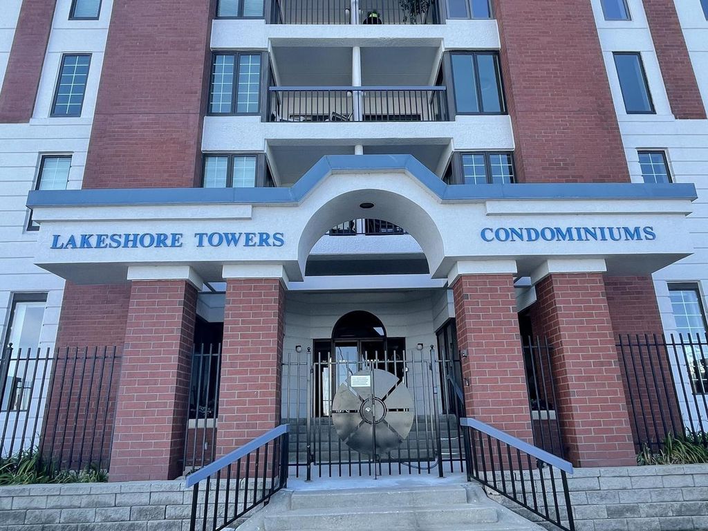 Photo of 333 Lake AVENUE #806, Racine, WI 53403 (MLS # 1949977)