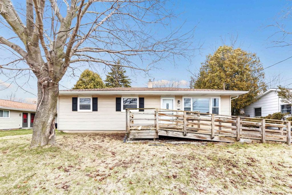 Photo of 4018 Custer STREET, Manitowoc, WI 54220 (MLS # 50323416)