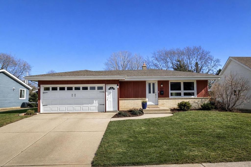Photo of 1203 N 14th AVENUE, West Bend, WI 53090 (MLS # 1951108)