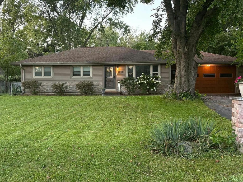 Photo of 408 oakhurst AVENUE, Union Grove, WI 53182 (MLS # 1980345)