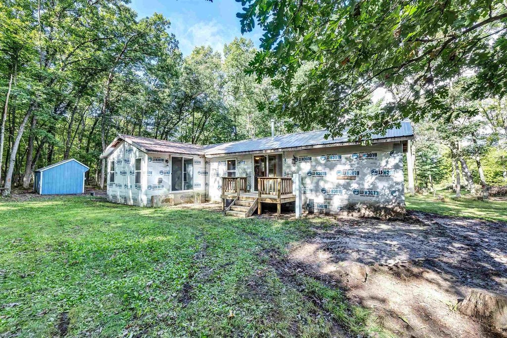 Photo of N2450 E Pine CIRCLE, Redgranite, WI 54970 (MLS # 50333190)