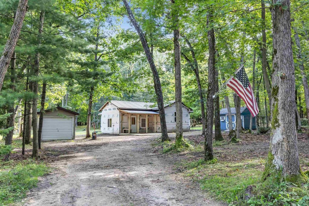 Photo of N2450 E Pine CIRCLE, Redgranite, WI 54970 (MLS # 50333190)