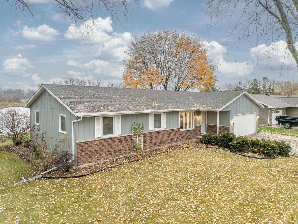 Photo of 528 Dennis DRIVE, Deforest, WI 53532 (MLS # 2012501)