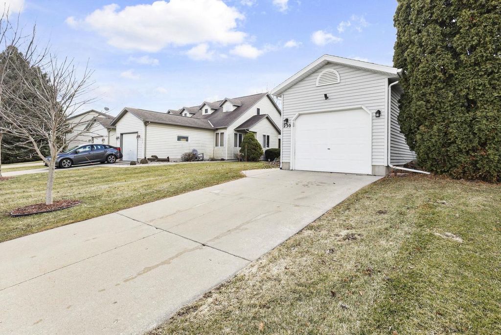 Photo of 230 White Tail DRIVE, Sun Prairie, WI 53590 (MLS # 2020560)
