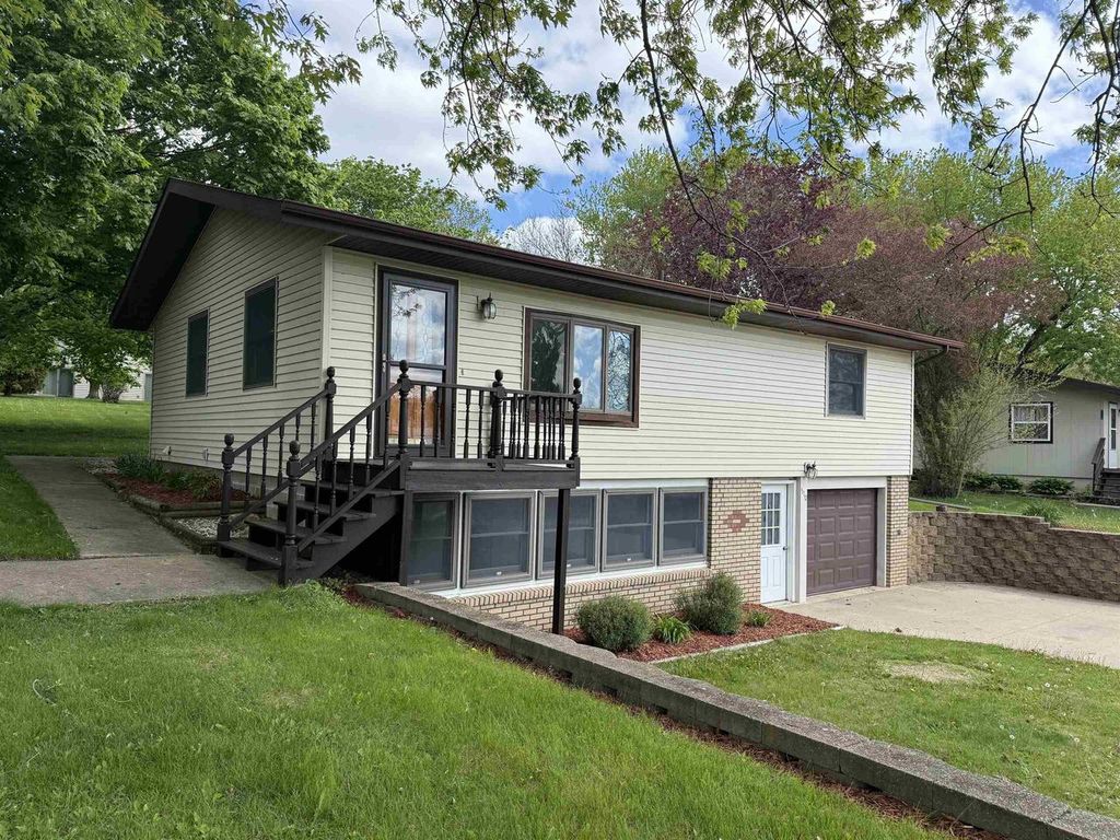 Photo of 510 W North STREET, Dodgeville, WI 53533 (MLS # 2022748)
