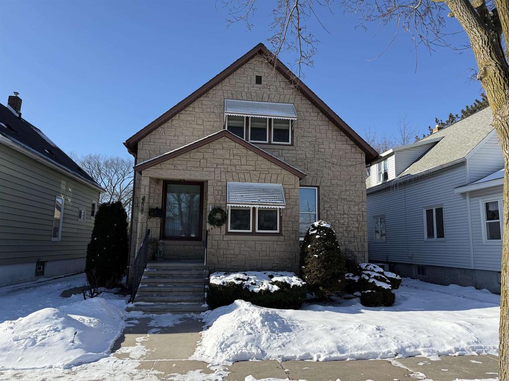 Photo of 1439 10th STREET, Marinette, WI 54143 (MLS # 50322834)