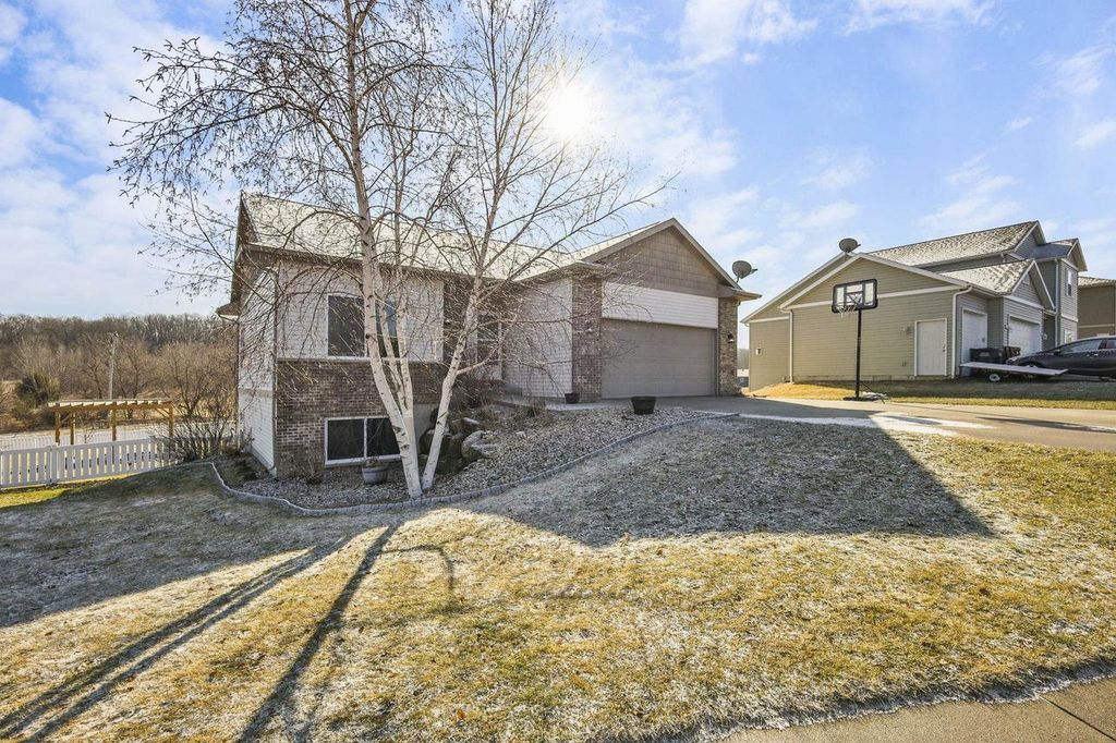 Photo of 1215 Springbrook DRIVE, Baraboo, WI 53913 (MLS # 2017962)