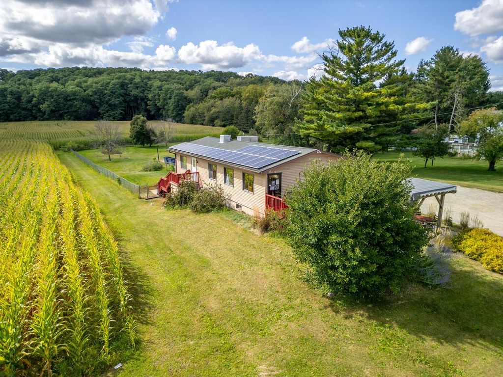 Photo of 1003 N Monroe STREET, Waterloo, WI 53594 (MLS # 1934312)