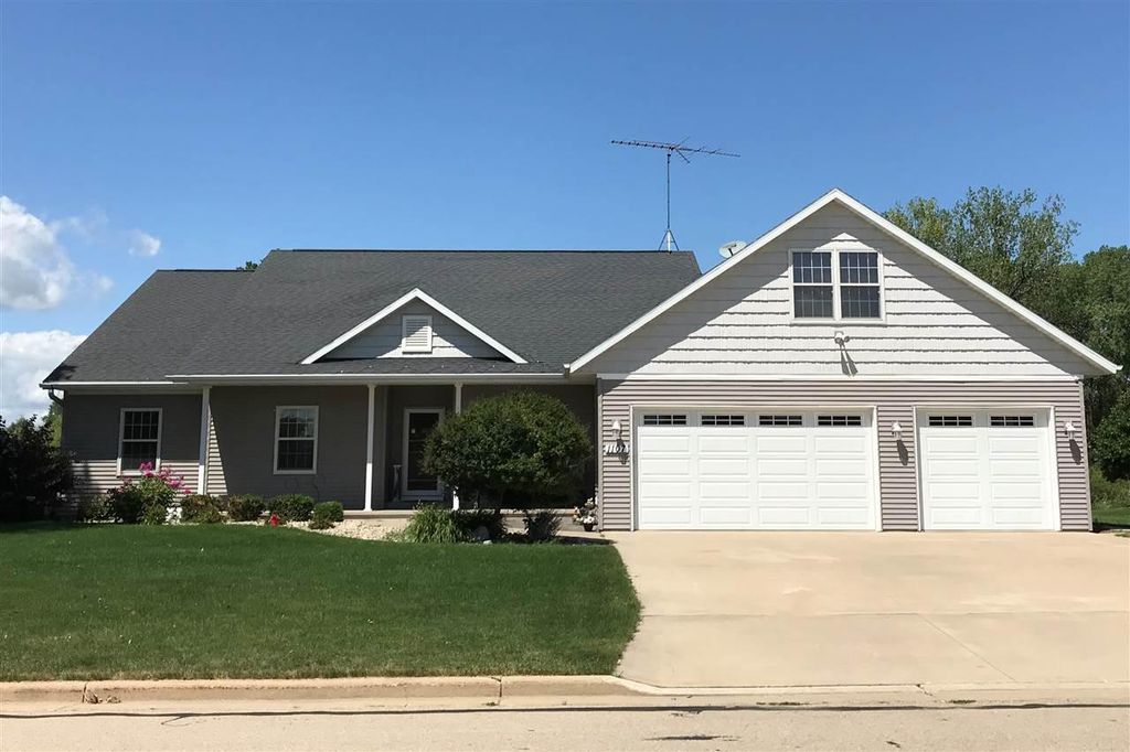 Photo of 1107 N Twin Harbor DRIVE, Winneconne, WI 54986 (MLS # 50316183)