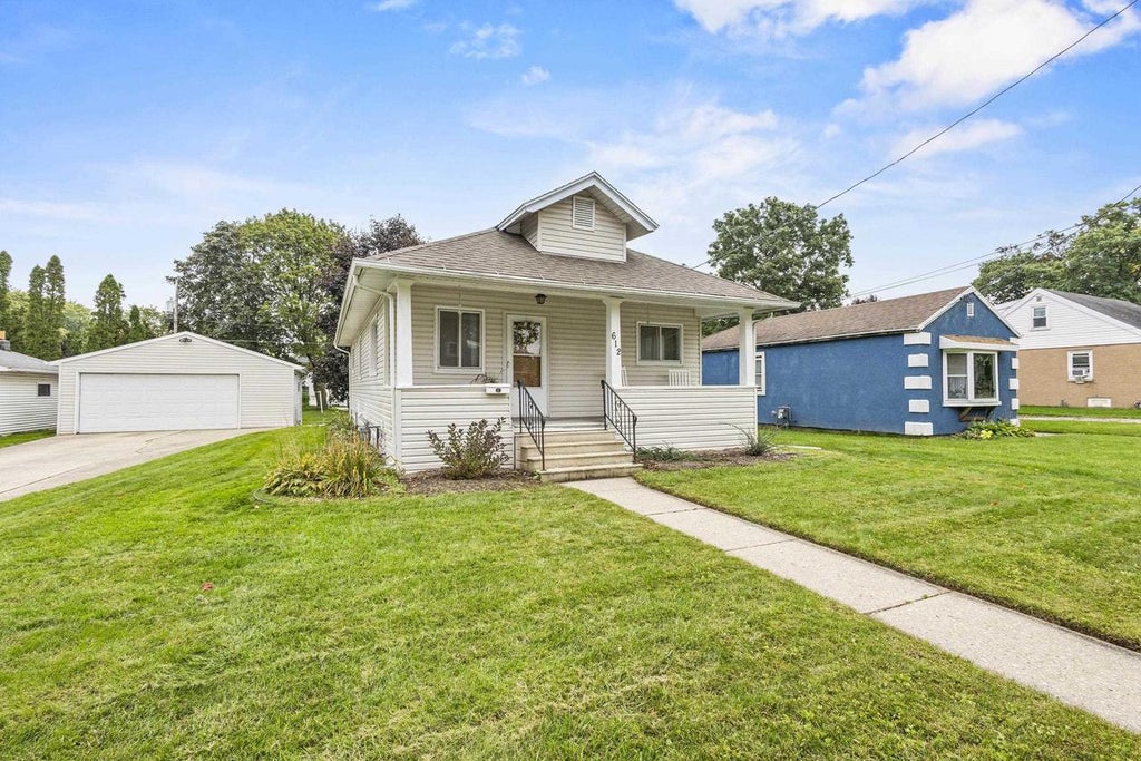 Photo of 612 S Weimar STREET, Appleton, WI 54915 (MLS # 50333968)