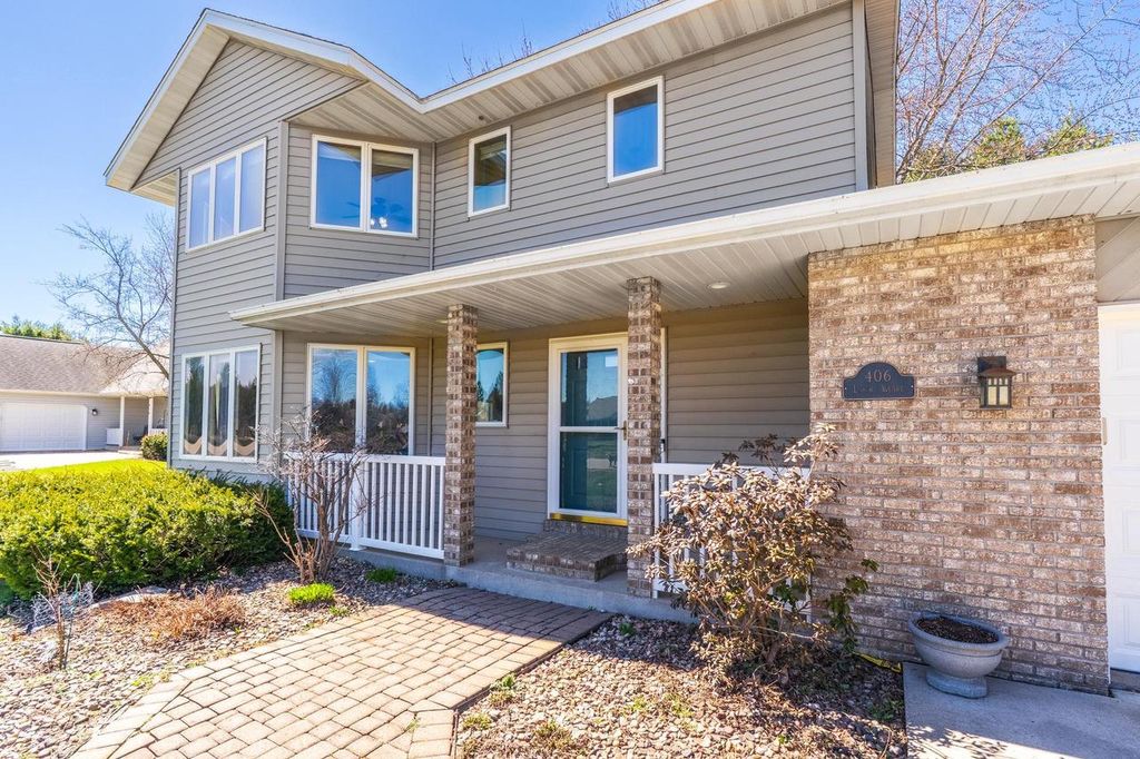 Photo of 406 S Larch AVENUE, Marshfield, WI 54449 (MLS # 22601494)