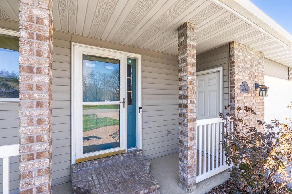 Photo of 406 S Larch AVENUE, Marshfield, WI 54449 (MLS # 22601494)