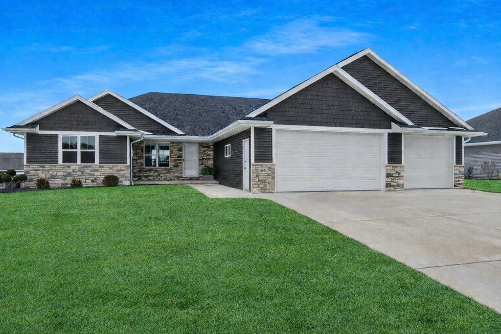 Photo of 2885 Sussex ROAD, Green Bay, WI 54311 (MLS # 50321668)