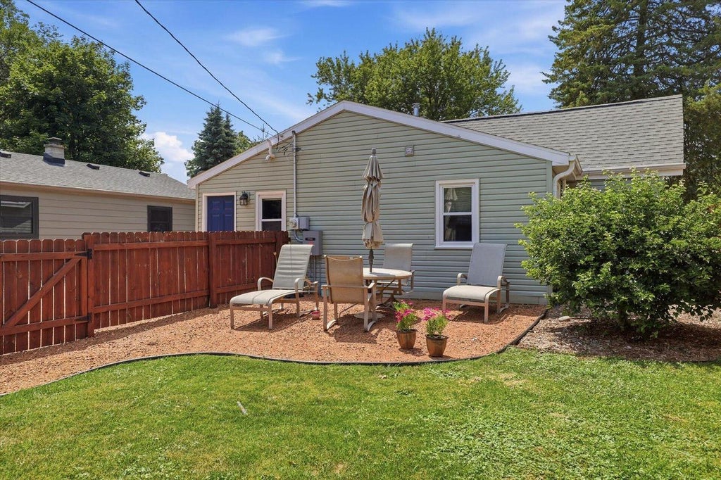 Photo of 2430 N 2nd STREET, Summit, WI 53066 (MLS # 1971008)