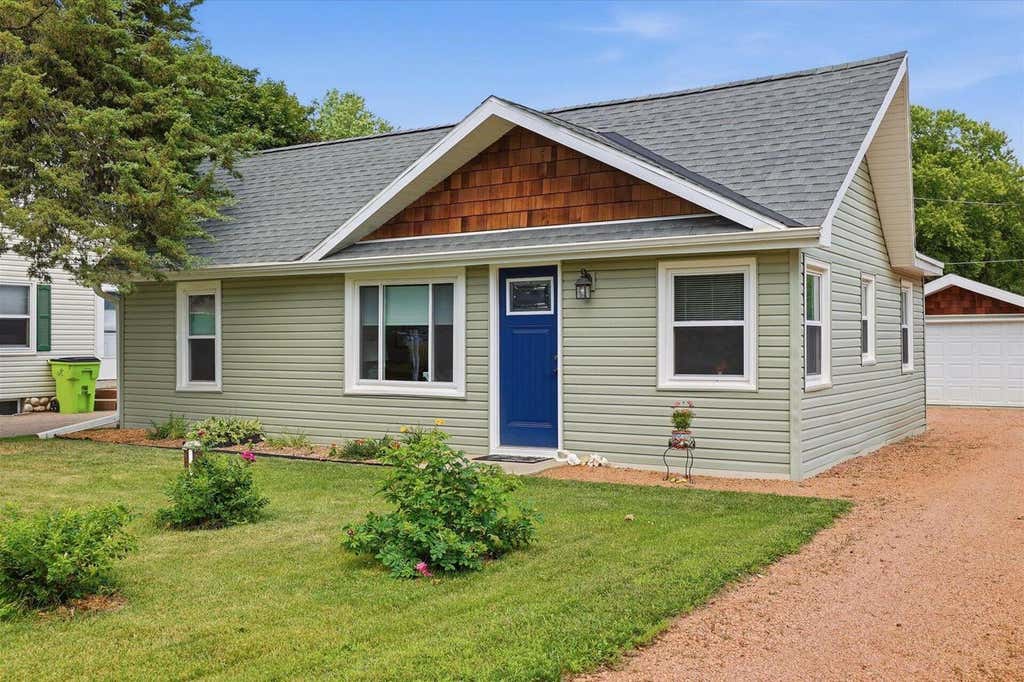 Photo of 2430 N 2nd STREET, Summit, WI 53066 (MLS # 1971008)