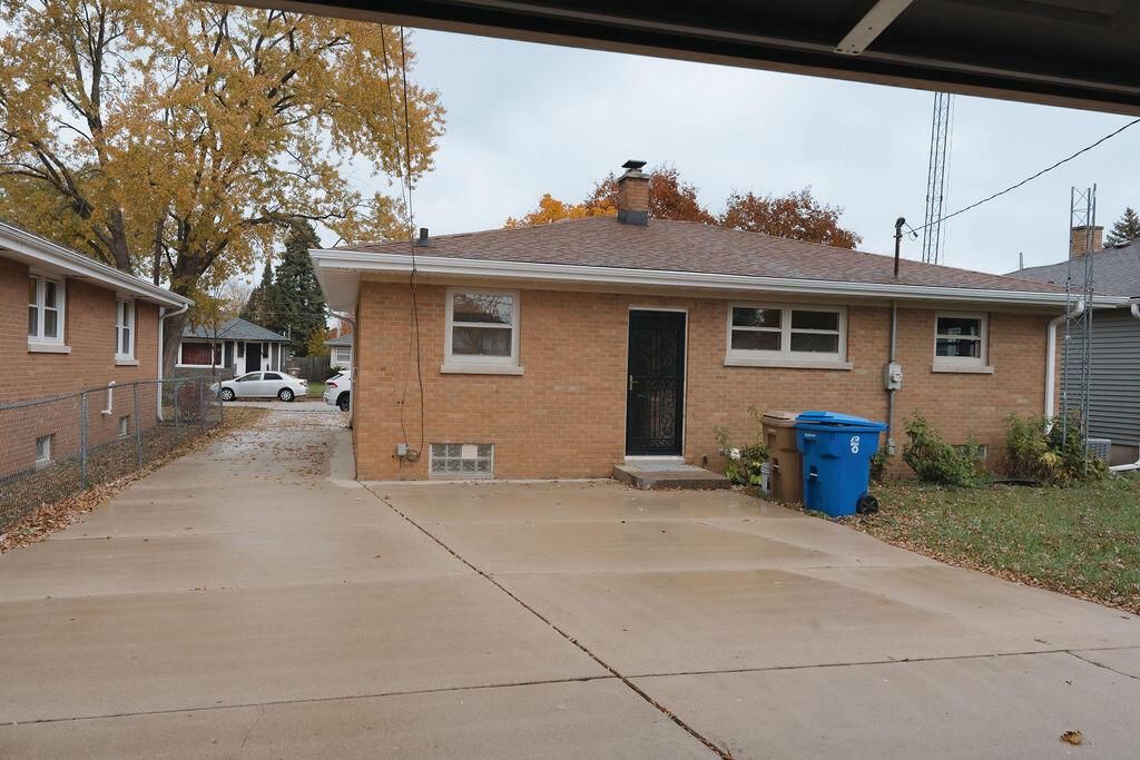 Photo of 2107 28th STREET, Kenosha, WI 53140 (MLS # 1942469)