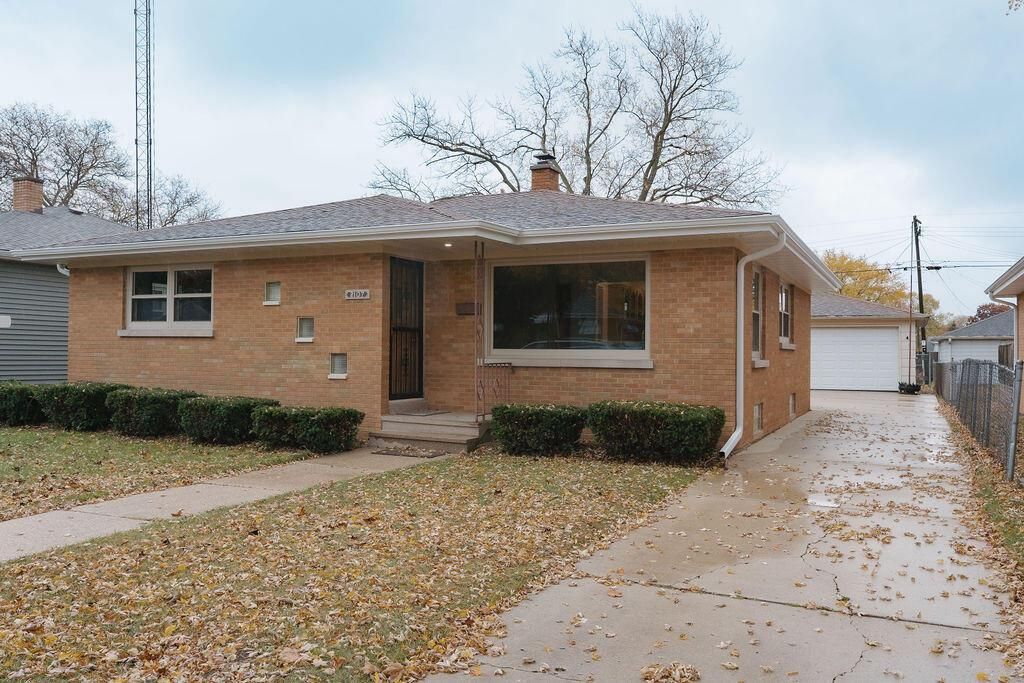 Photo of 2107 28th STREET, Kenosha, WI 53140 (MLS # 1942469)