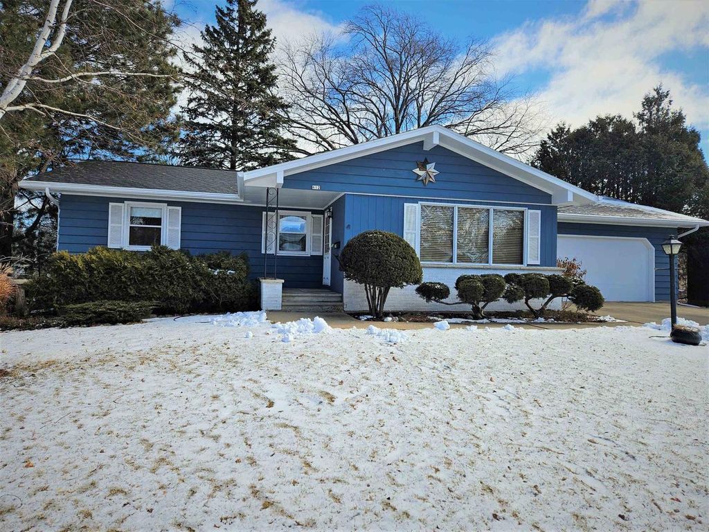 Photo of 612 S Westfield STREET, Oshkosh, WI 54902 (MLS # 50321527)