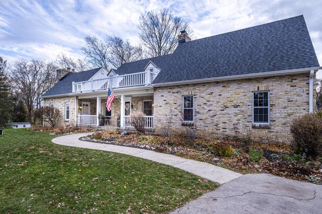 Photo of 16355 Coronado COURT, Brookfield, WI 53005 (MLS # 1945787)