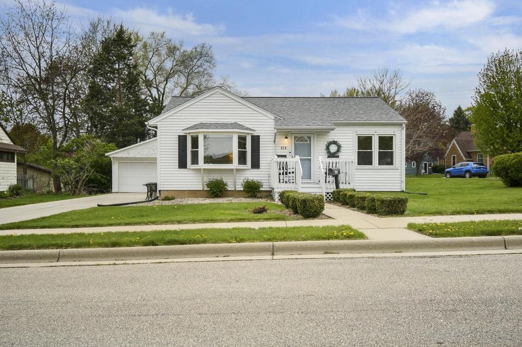 Photo of 424 Martin STREET, Sun Prairie, WI 53590 (MLS # 2023116)