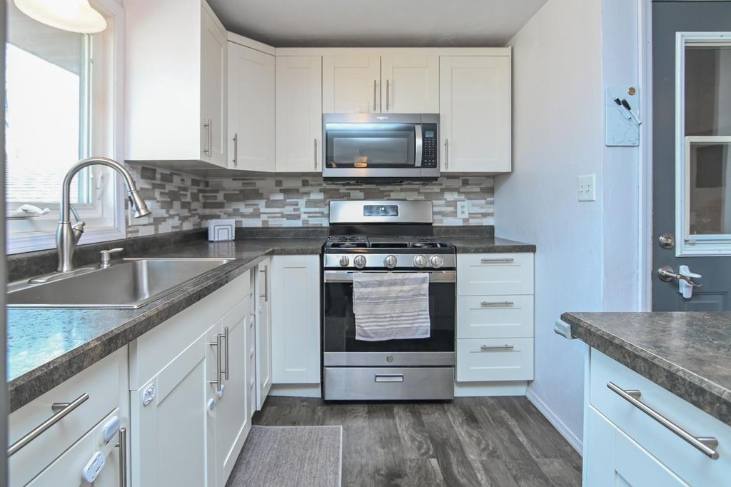 Photo of 1332 Sunray LANE, Green Bay, WI 54313 (MLS # 50321653)