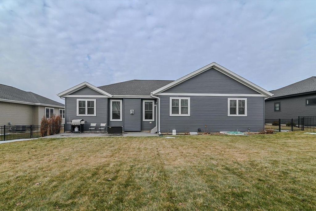Photo of 816 Damascus TRAIL, Cottage Grove, WI 53527 (MLS # 2014273)