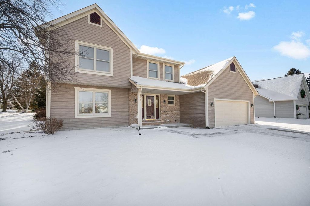 Photo of 417 Deer Ridge DRIVE, West Bend, WI 53095 (MLS # 1948051)