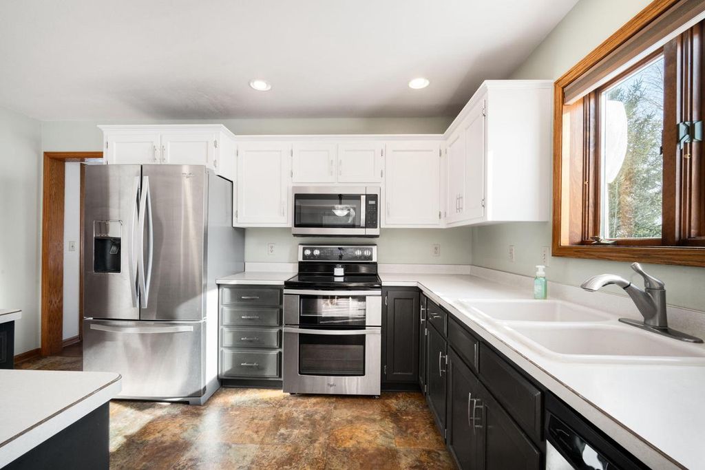 Photo of 417 Deer Ridge DRIVE, West Bend, WI 53095 (MLS # 1948051)