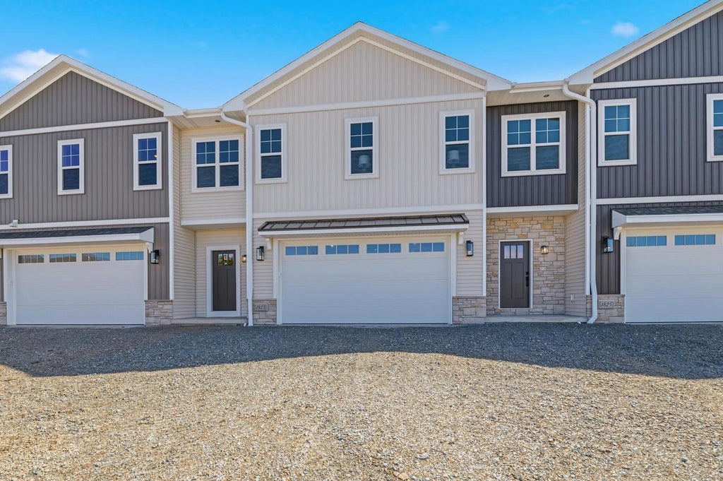Photo of 1851 London ROAD, Green Bay, WI 54311 (MLS # 50331843)