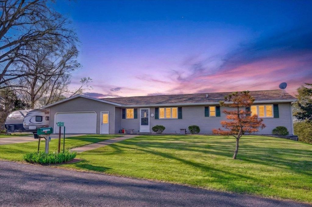 Photo of W7797 Summit DRIVE, Pardeeville, WI 53954 (MLS # 2019740)