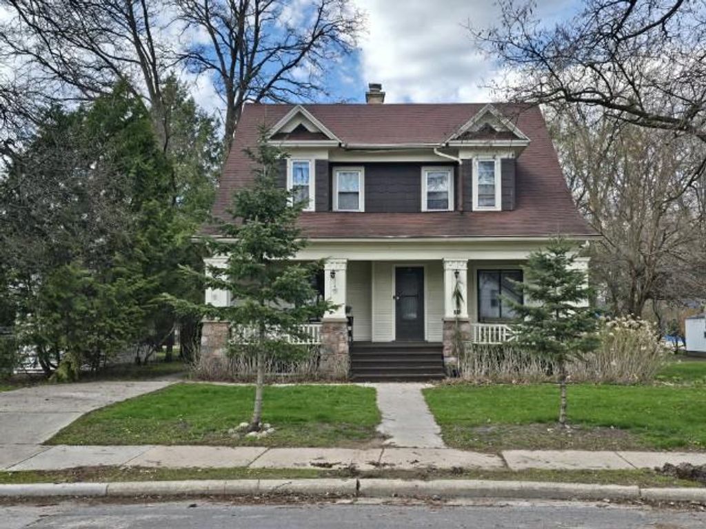 Photo of 211 E Center STREET, Shawano, WI 54166 (MLS # 50325869)