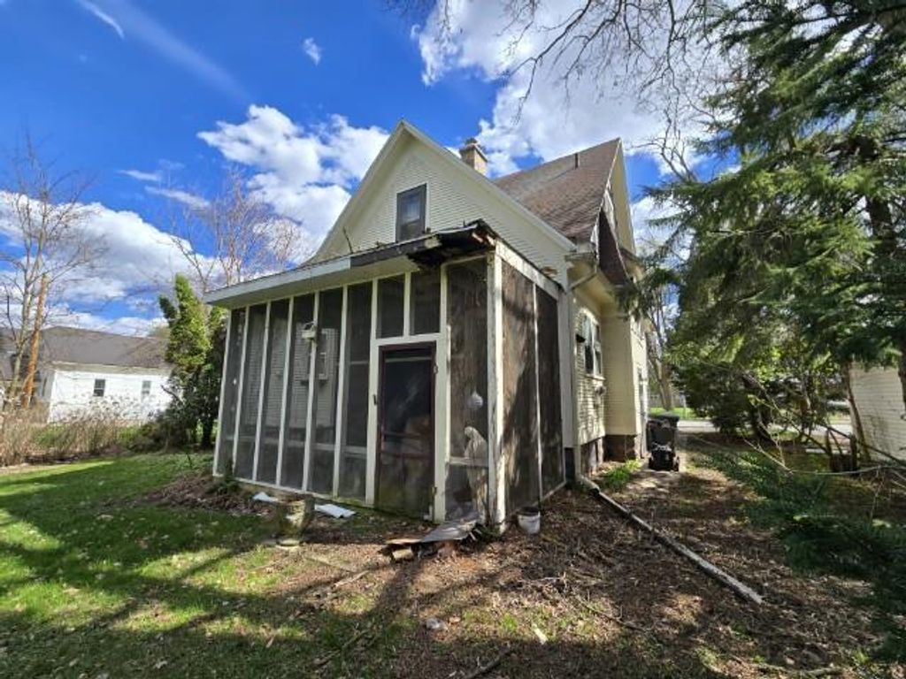 Photo of 211 E Center STREET, Shawano, WI 54166 (MLS # 50325869)