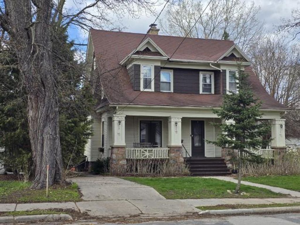 Photo of 211 E Center STREET, Shawano, WI 54166 (MLS # 50325869)