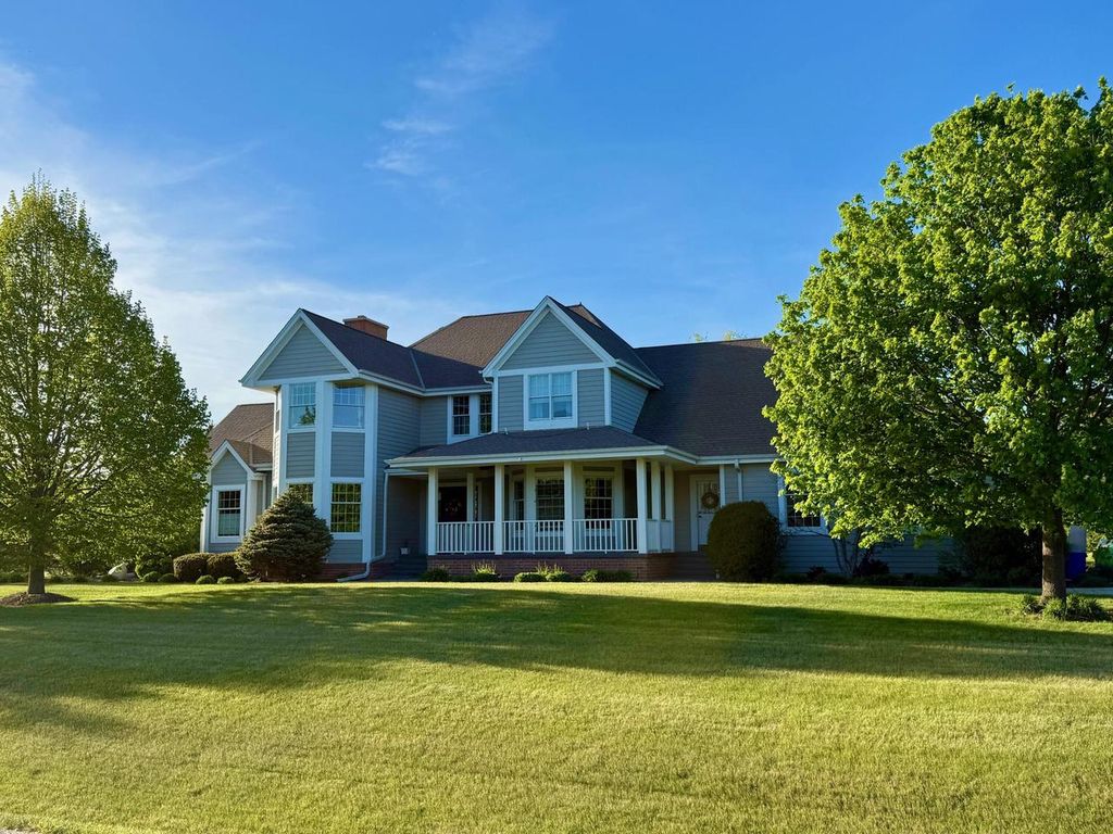 Photo of N61W29060 Parkside PLACE, Hartland, WI 53029 (MLS # 1962736)