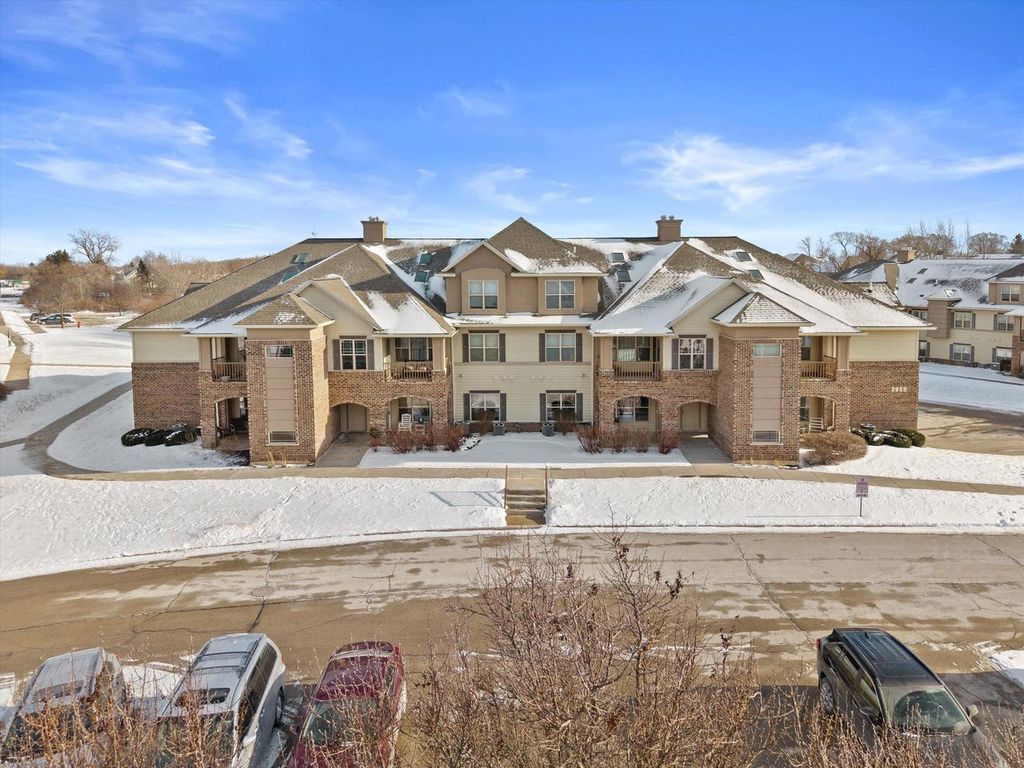 Photo of 2955 W Drexel AVENUE #409, Franklin, WI 53132 (MLS # 1948133)