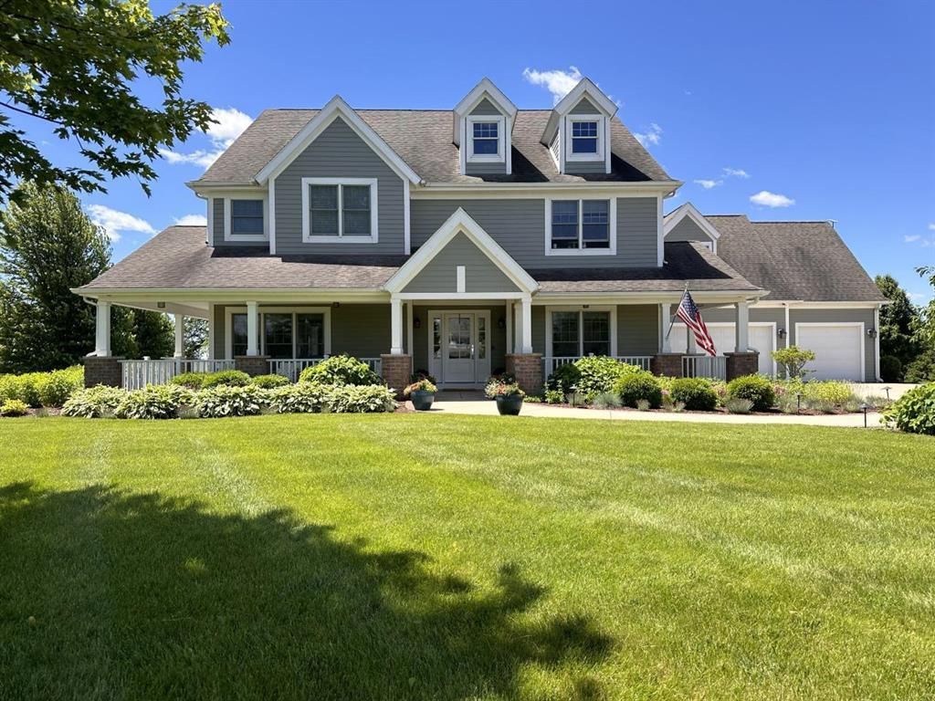 Photo of 5021 Sherwood COURT, Burlington, WI 53105 (MLS # 2015334)