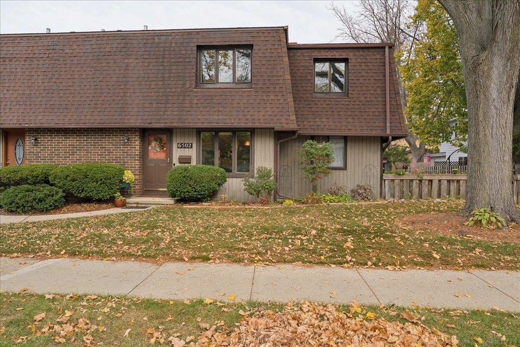 Photo of 6502 Offshore DRIVE, Madison, WI 53705 (MLS # 2035549)
