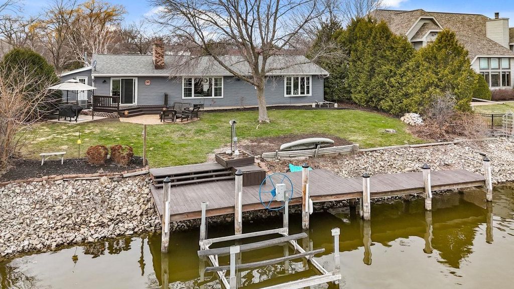 Photo of 1866 Cliffview COURT, Oshkosh, WI 54901 (MLS # 50323510)