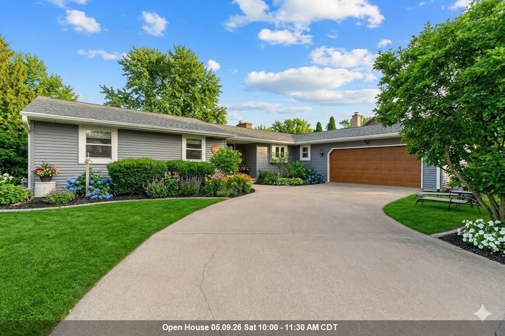 Photo of 1866 Cliffview COURT, Oshkosh, WI 54901 (MLS # 50323510)