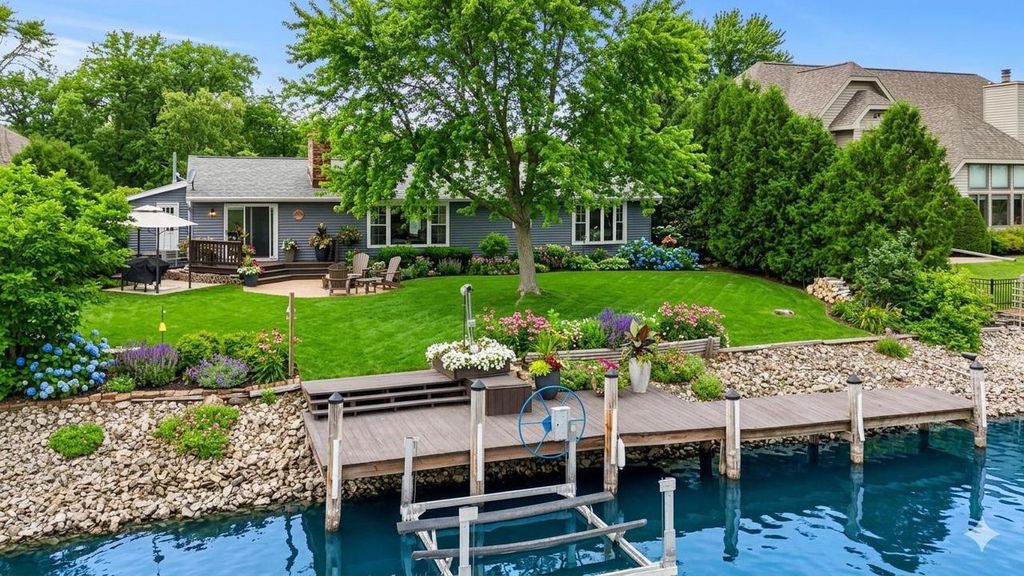 Photo of 1866 Cliffview COURT, Oshkosh, WI 54901 (MLS # 50323510)