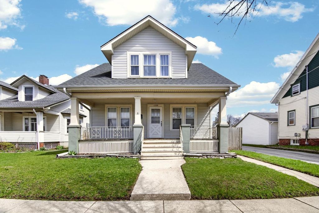 Photo of 1339 West BOULEVARD, Racine, WI 53405 (MLS # 1958734)