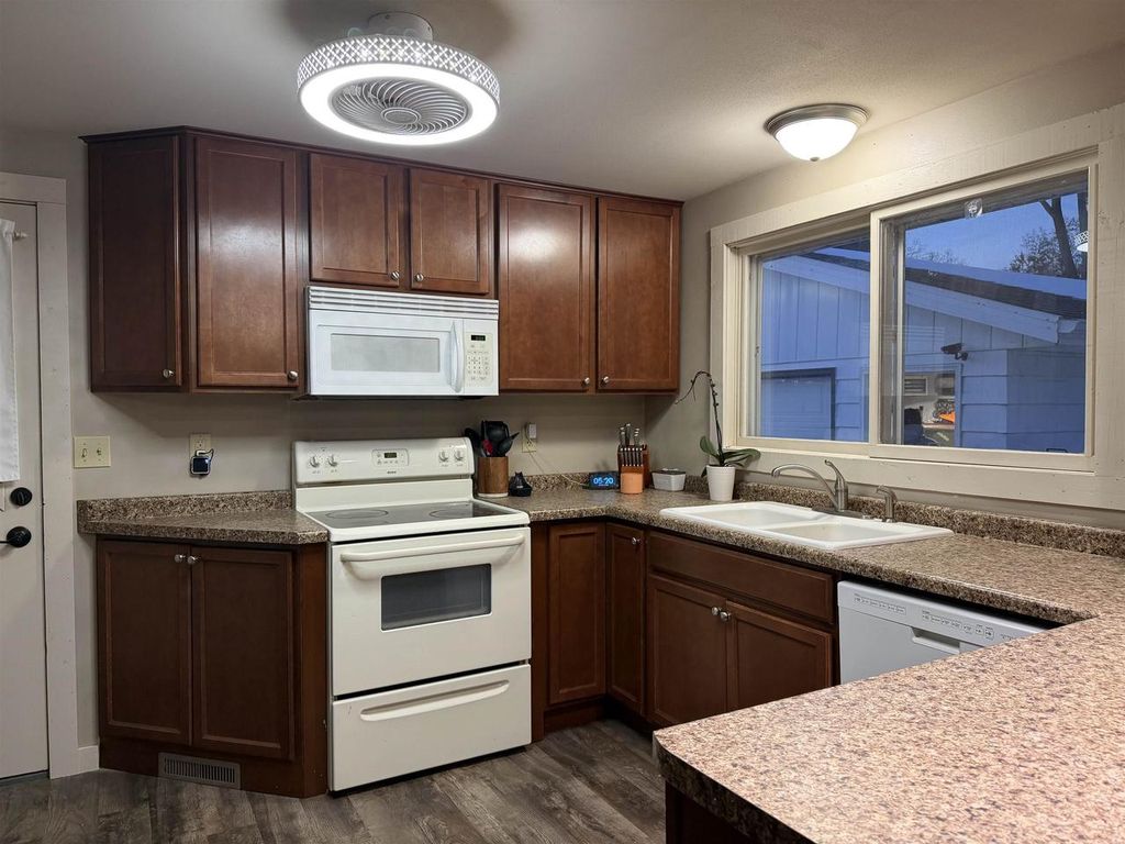 Photo of 524 Wisconsin STREET, Waupaca, WI 54981 (MLS # 50320647)