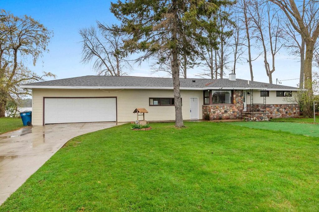 Photo of W8314 Rustic DRIVE, Clintonville, WI 54929 (MLS # 50324710)