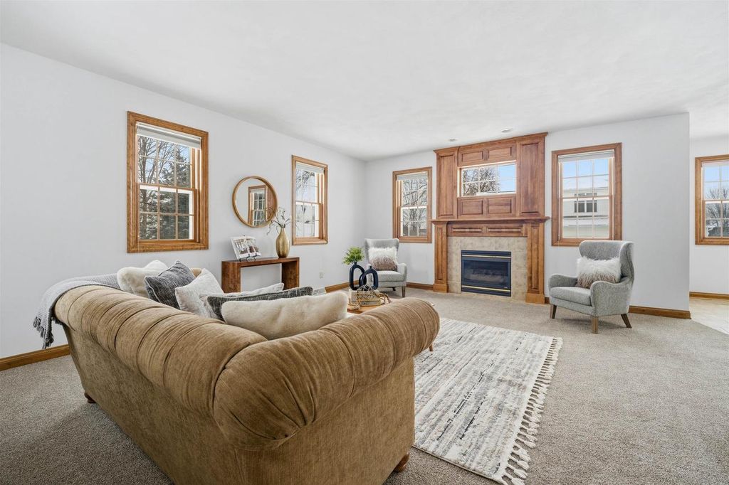 Photo of 321 E Apple Creek ROAD, Appleton, WI 54913 (MLS # 50320855)