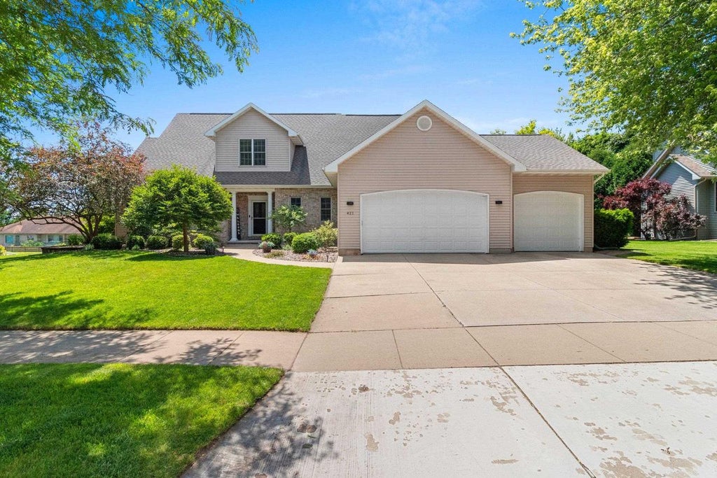 Photo of 421 E Sheffield LANE, Appleton, WI 54913 (MLS # 50327997)