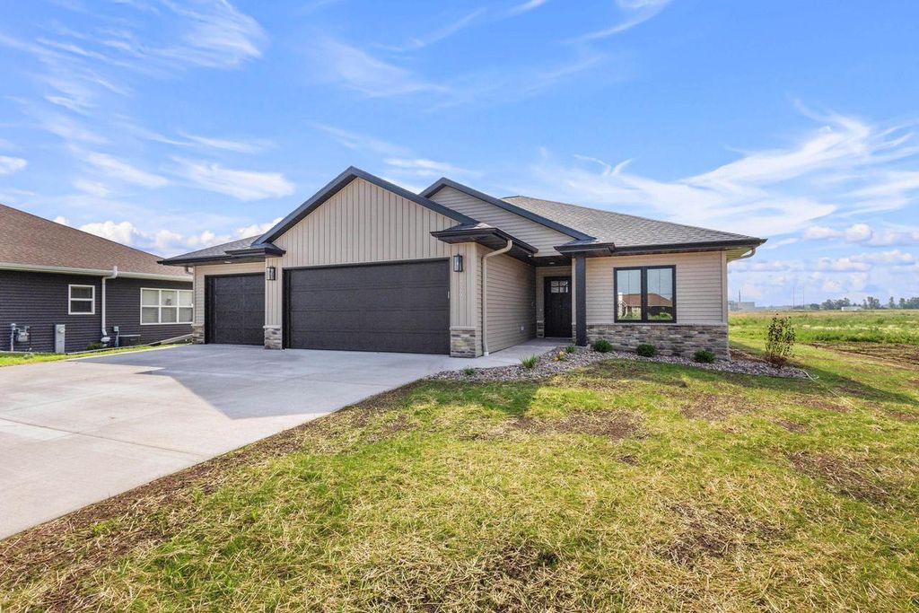 Photo of 726 Tambour COURT, De Pere, WI 54115 (MLS # 50319721)