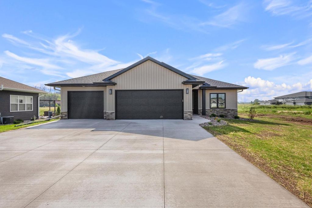 Photo of 726 Tambour COURT, De Pere, WI 54115 (MLS # 50319721)