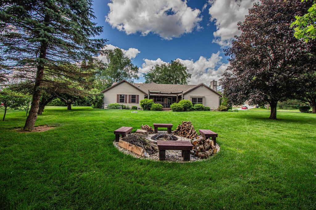 Photo of W273S2261 Drumlin DRIVE, Waukesha, WI 53188 (MLS # 1969372)